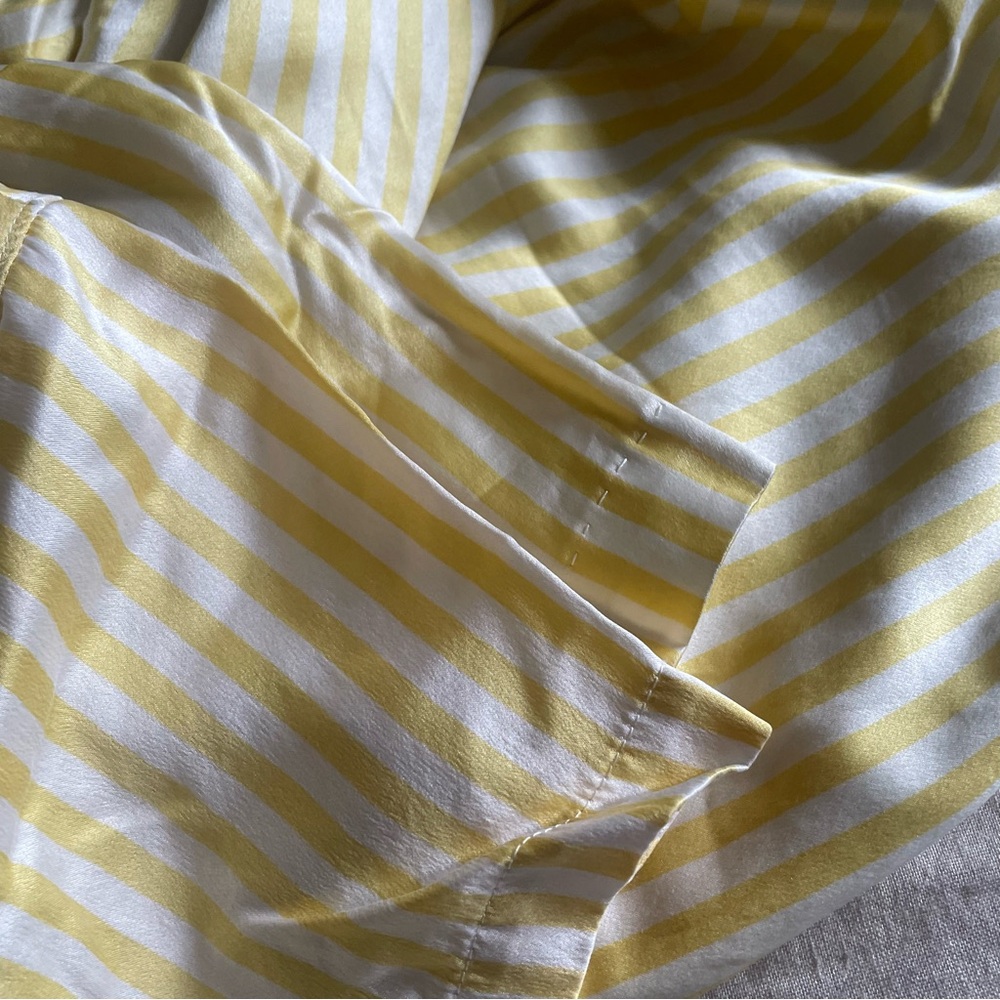 Bundle! Lunya Washable Silk High Rise Pant, Crop blouse and T-shirt - Picture 6 of 8